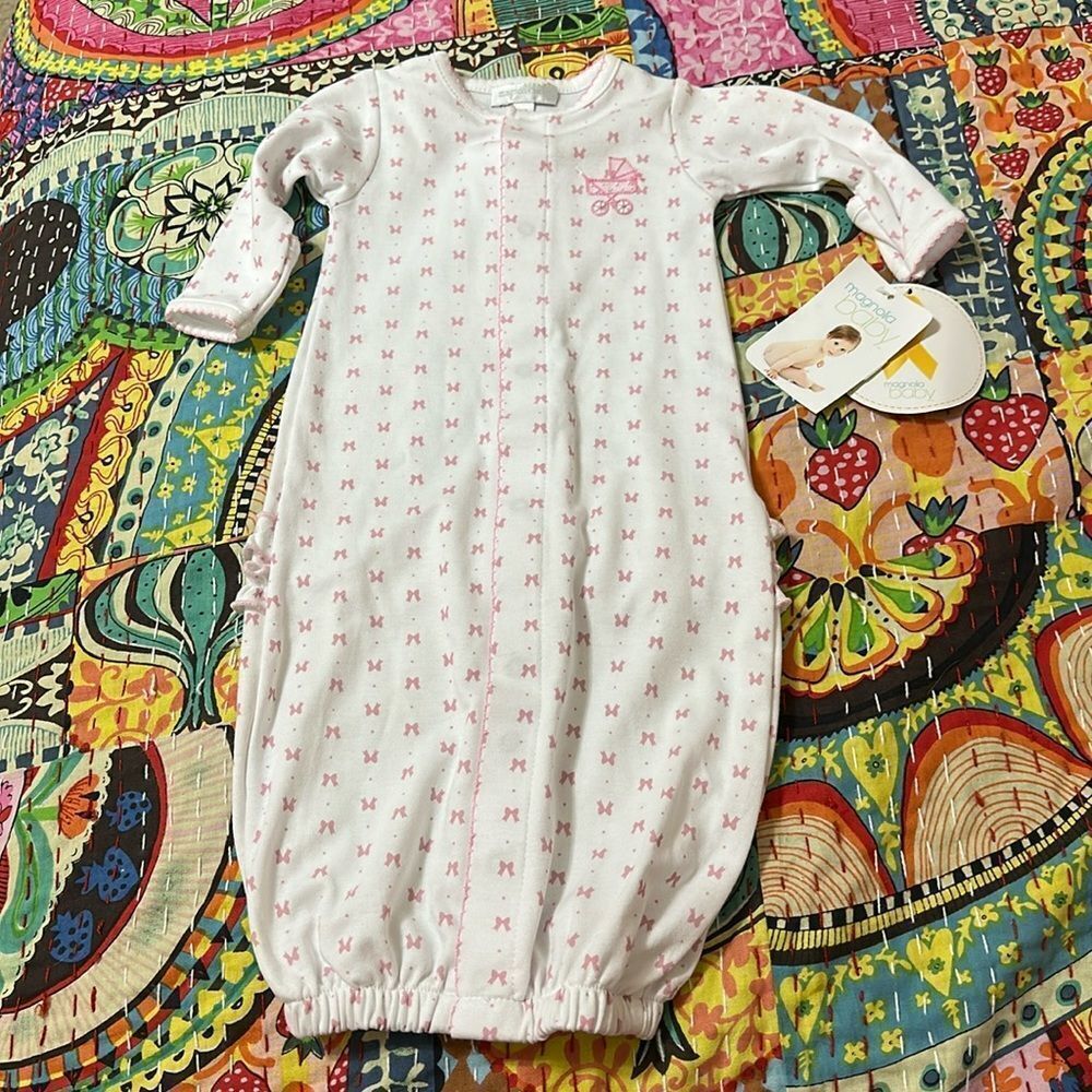 NWT Magnolia Baby Ruffle Converter Gown size Newborn 🎀🎀🎀🎀🎀 - Picture 1 of 8
